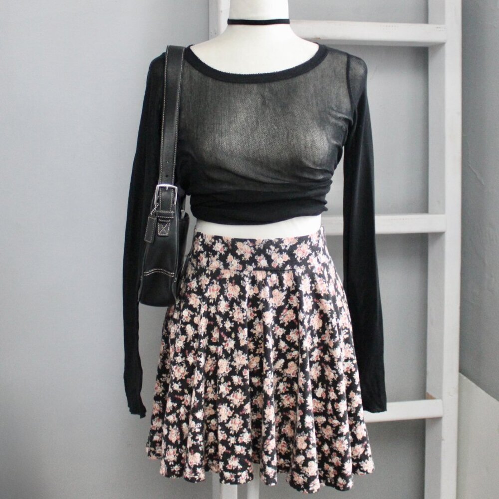 Urban Outfitters Pins & Needles Black Pink Floral Print Skater Skirt Size Small - Picture 4 of 7